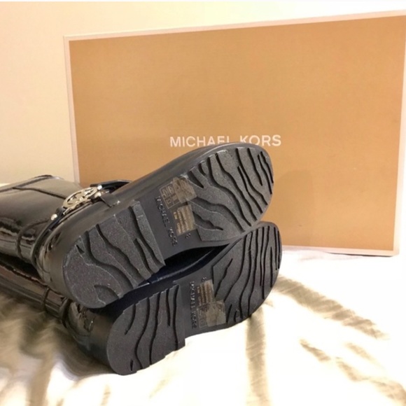 NEW! Michael Kors rubber rain boot. Deep Navy Blue Like New - Picture 2 of 5